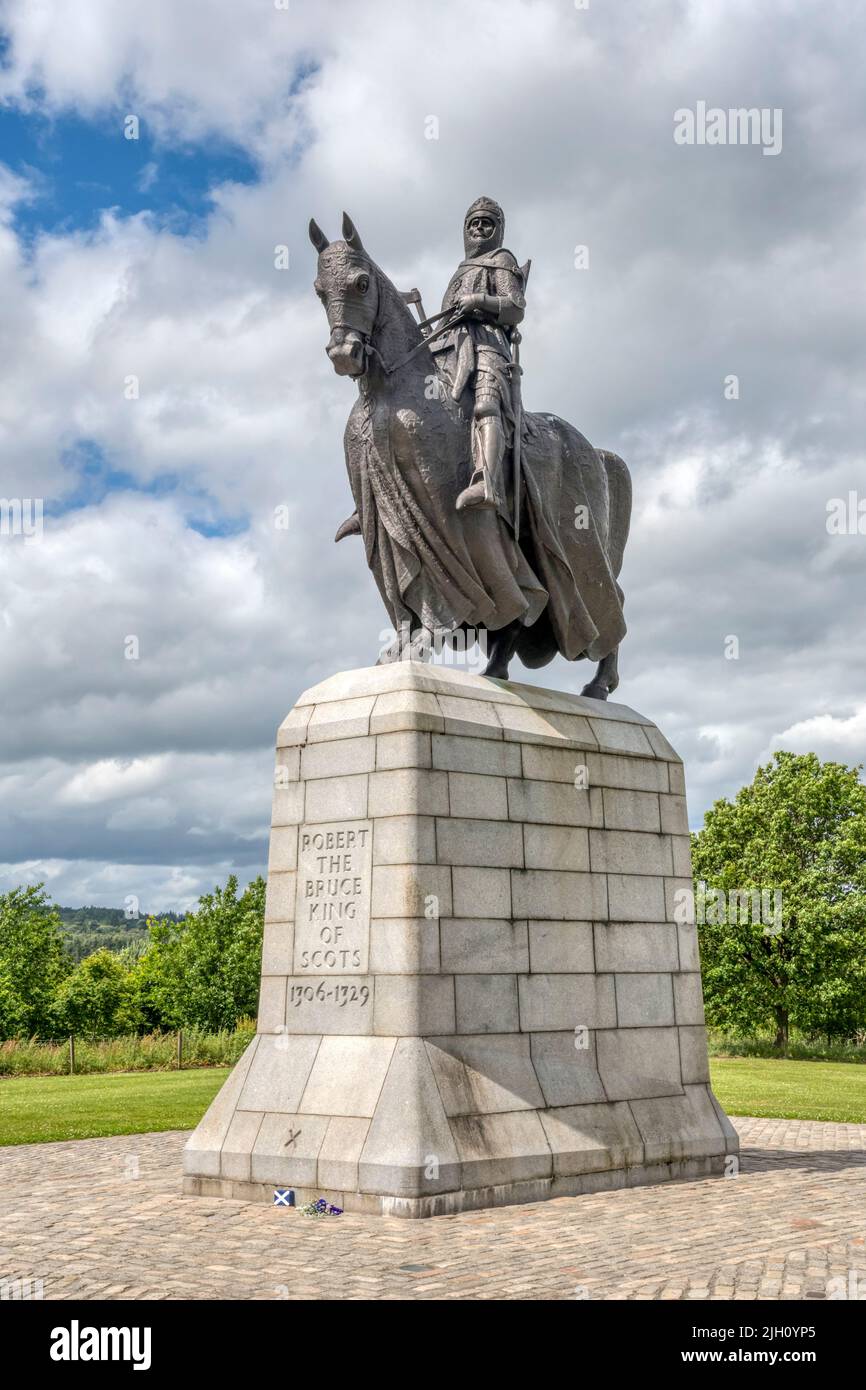 Statua di Robert il Bruce a cavallo nel sito della battaglia di Bannockburn alla periferia di Stirling, Scozia. Foto Stock