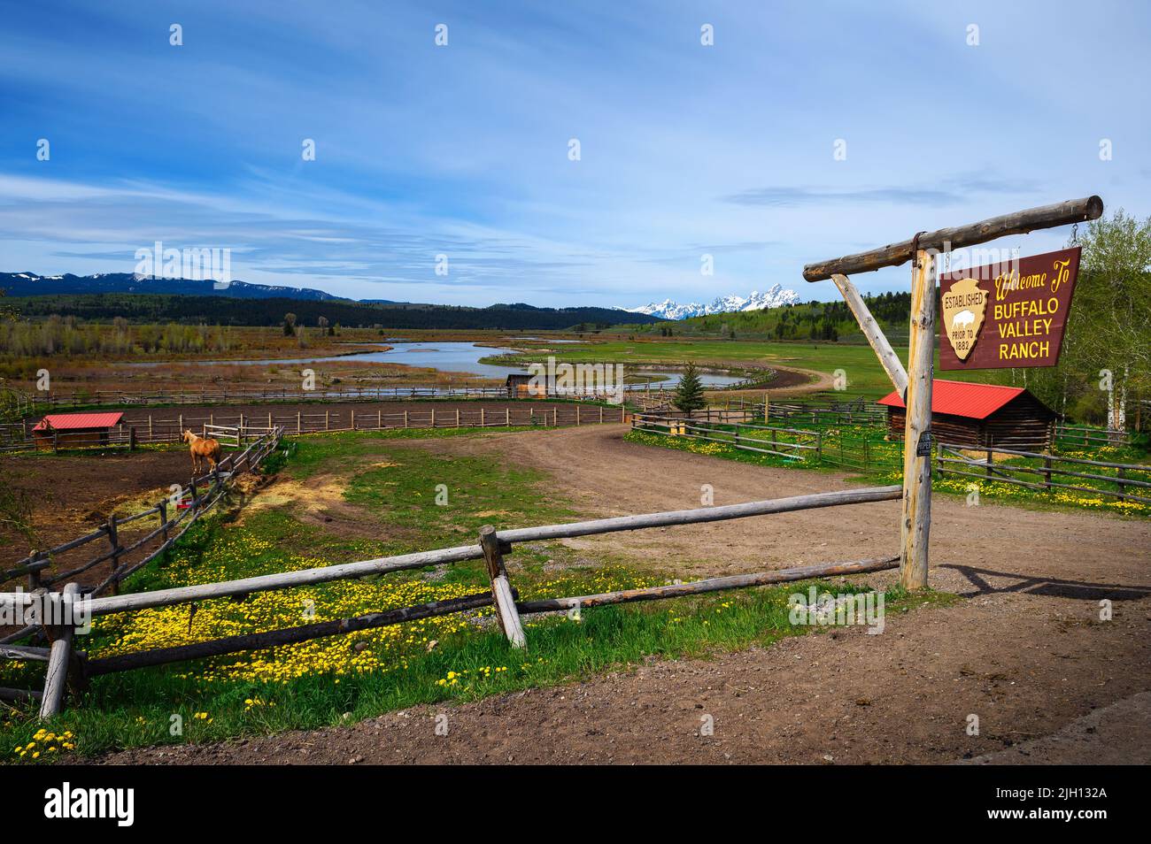 Buffalo Valley Ranch e Grand Teton Mountains presso il fiume Snake nel Wyoming Foto Stock