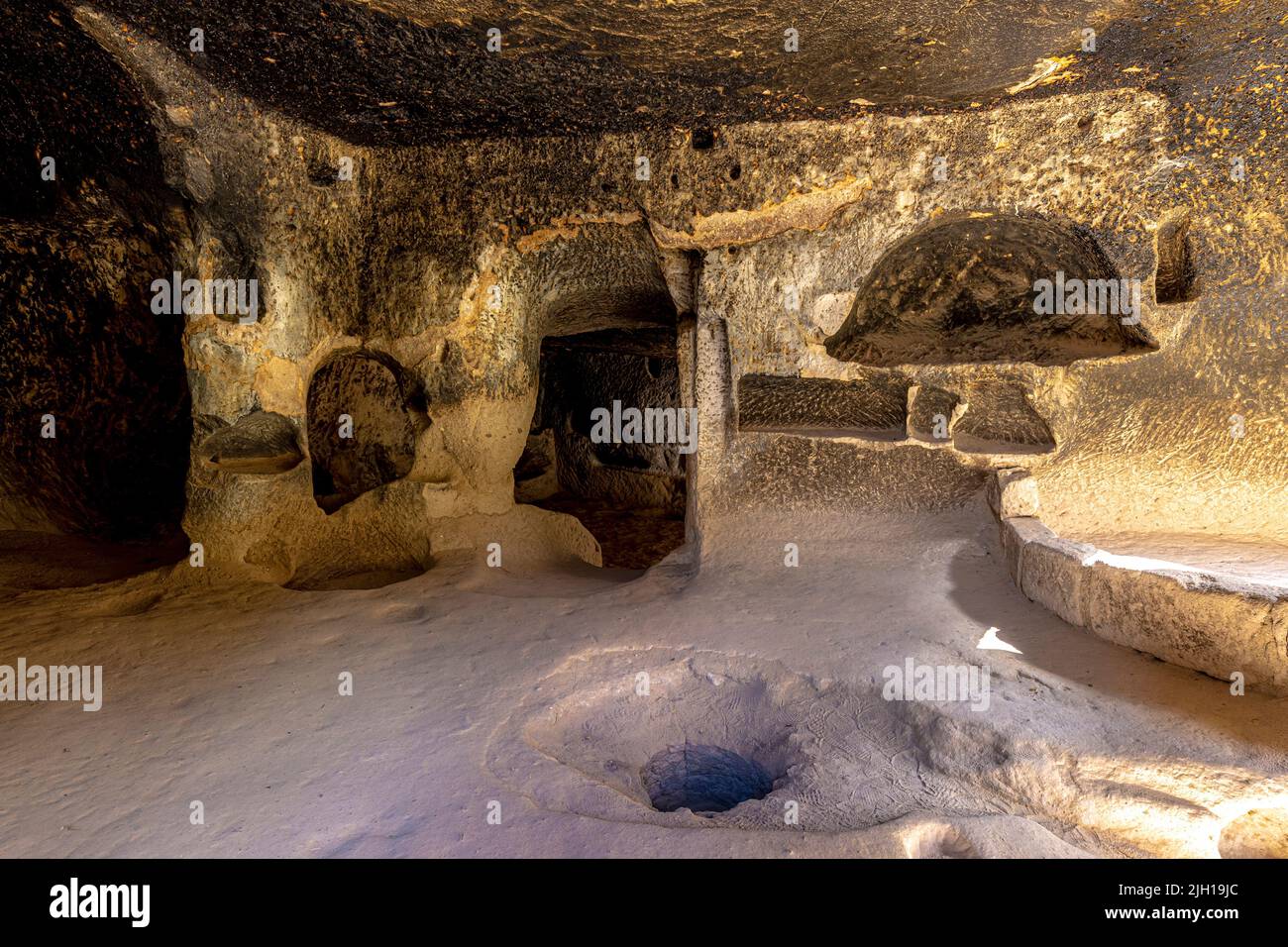 grotte antiche dimore nella valle di zelve in cappadocia turchia Foto Stock