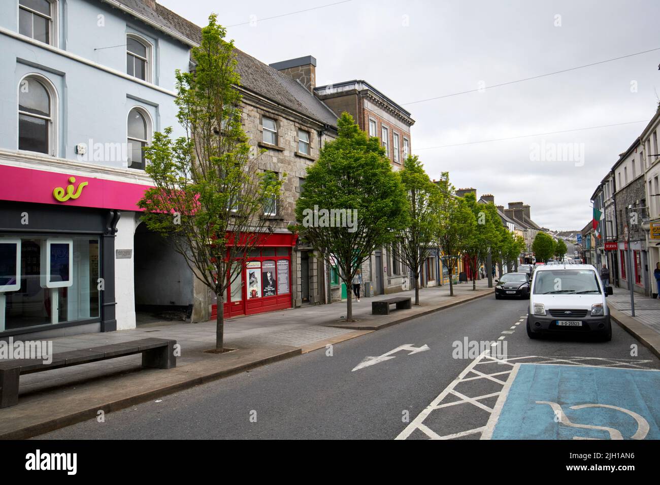 Market Street nel centro della città di Castlebar contea mayo repubblica d'irlanda Foto Stock
