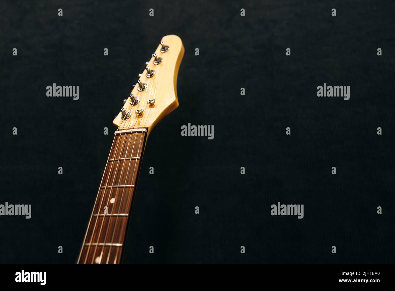 Testa della chitarra elettrica a sei corde Foto Stock