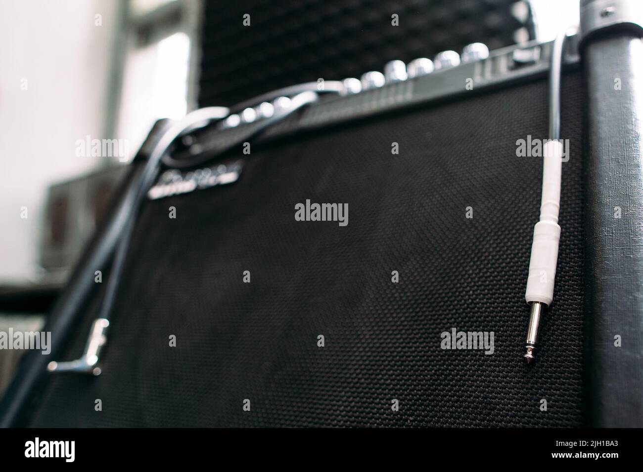 Manopole per amplificatore elettrico per chitarra closep Foto Stock