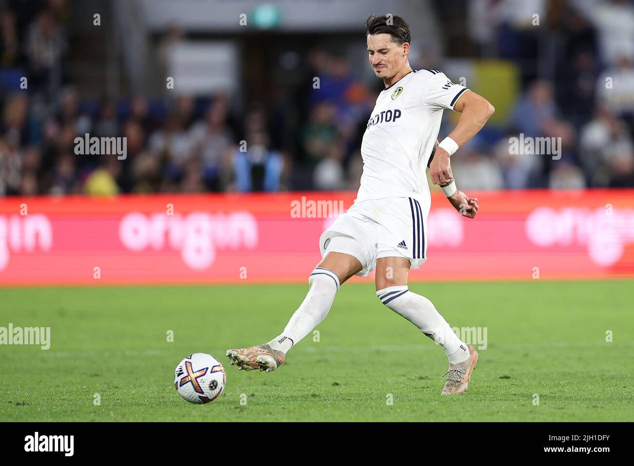 Robina, Australia. 12th giugno 2022. Robin Koch di Leeds United passa la palla a Robina, Australia il 6/12/2022. (Foto di Patrick Hoelscher/News Images/Sipa USA) Credit: Sipa USA/Alamy Live News Foto Stock