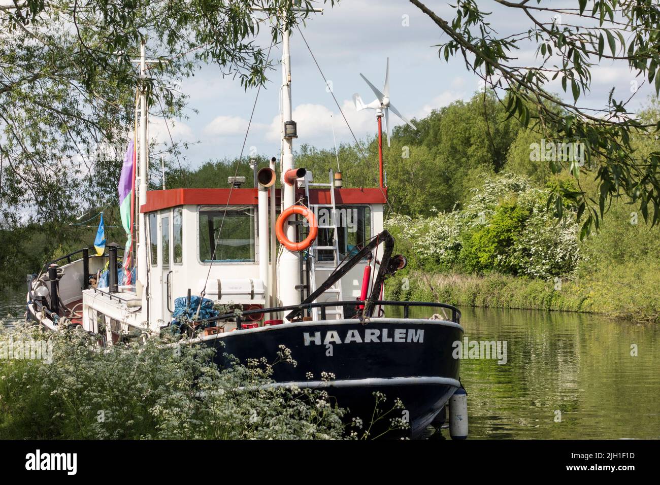 Barca ormeggiata su Gloucester e Sharpness Canal, Frampton su Severn, Gloucestershire, Regno Unito Foto Stock