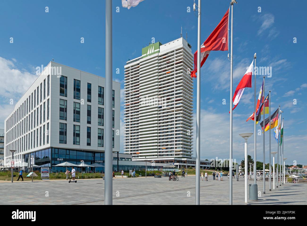 Bandiere, Hotel Maritim, Travemünde, Lübeck, Schleswig-Holstein, Germania Foto Stock