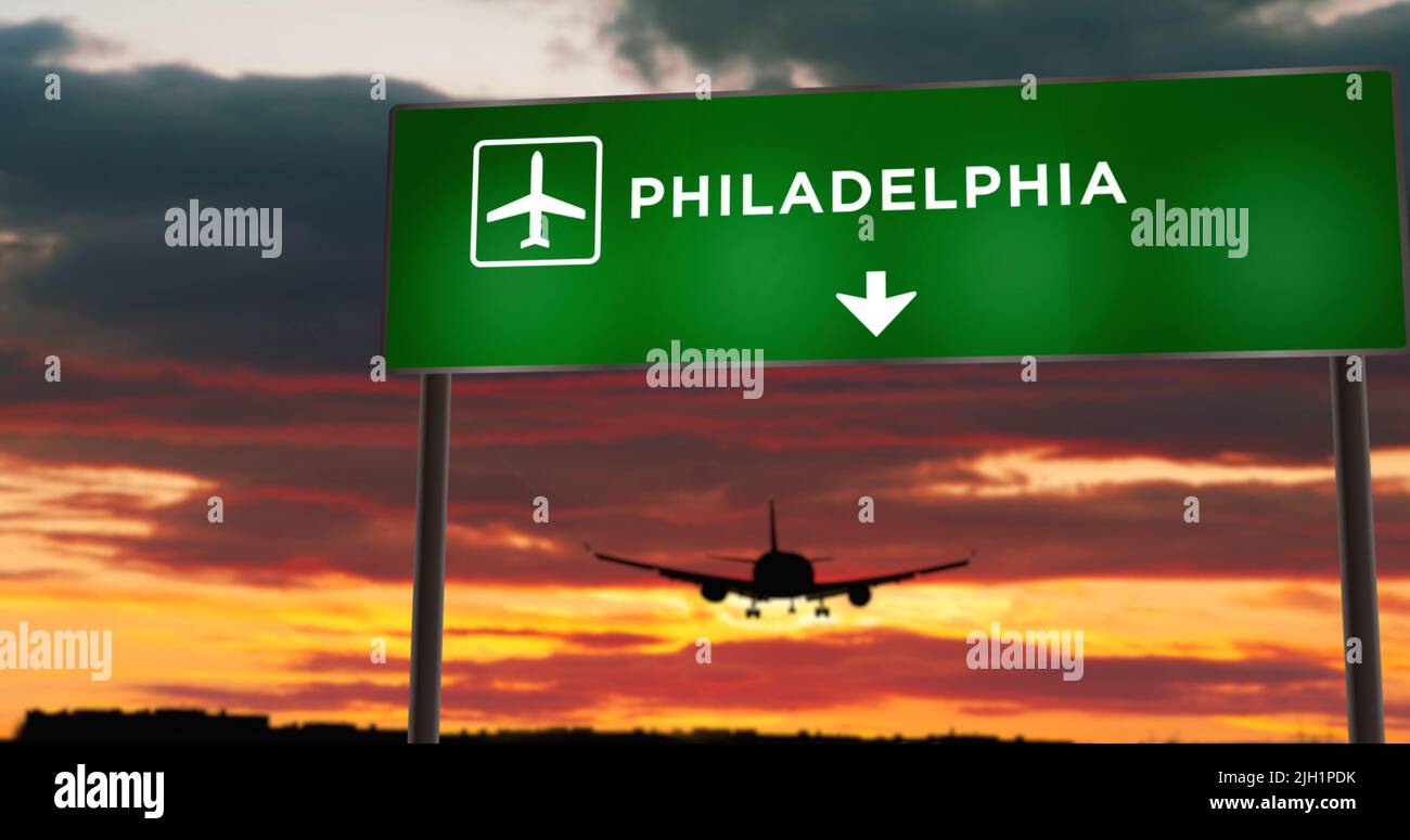 Atterraggio della silhouette dell'aeroplano a Philadelphia, Pennsylvania, Stati Uniti. Arrivo in città con cartello con la direzione dell'aeroporto e tramonto sullo sfondo. Viaggio e trans Foto Stock