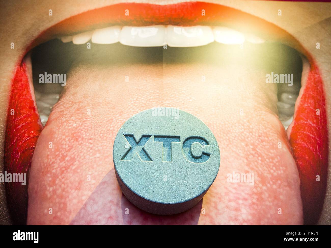 2022-07-14 12:32:41 UTRECHT - Drug Museum Poppi apre un negozio di ecstasy pop-up nel centro di Utrecht. Nel negozio, i visitatori possono provare tre diversi punti vendita di ecstasy: Un negozio specializzato di ecstasy, un club e una farmacia. I risultati vengono poi analizzati dall'Università di Utrecht. ANP REMKO DE WAAL Paesi bassi out - belgio out Foto Stock