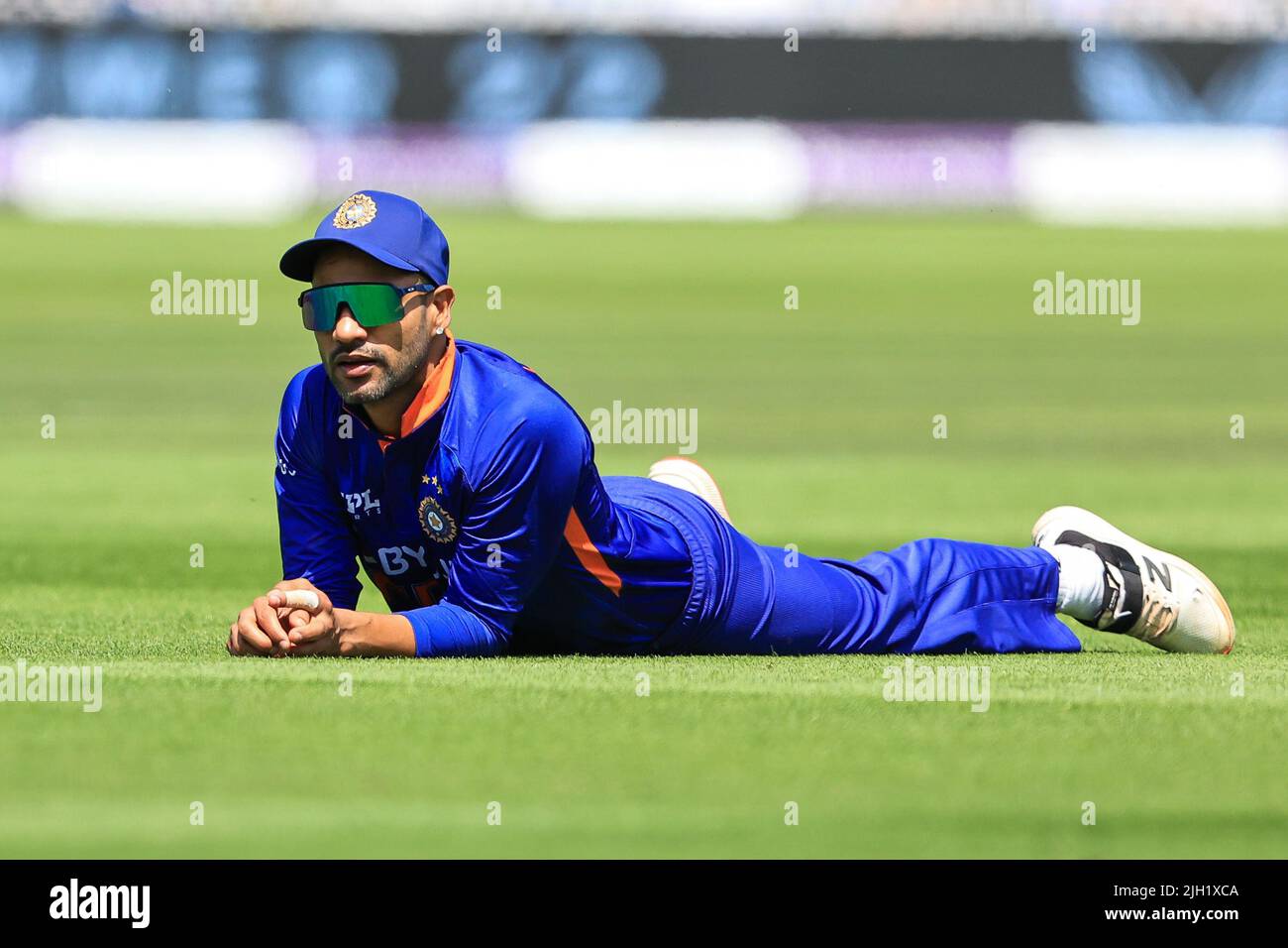 Shikhar Dhawan of India guarda la palla andare al confine in, il 7/14/2022. (Foto di Mark Cosgrove/News Images/Sipa USA) Credit: Sipa USA/Alamy Live News Foto Stock