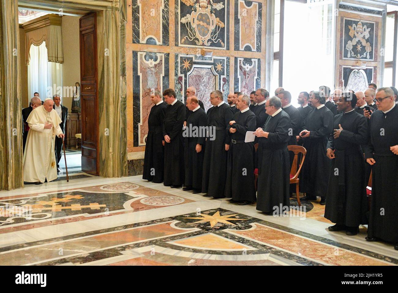 Vaticano. 14th luglio 2022. Italia, Roma, Vaticano, 2020/07/14. Papa Francesco riceve in udienza i partecipanti ai capitoli generali dell'Ordine Basiliano di San Josafat, l'Ordine della Madre di Dio e la Congregazione della Missione Vaticana Fotografia di Vatican Mediia/Catholic Press Foto LIMITATA ALL'USO EDITORIALE - NO MARKETING - NO CAMPAGNE PUBBLICITARIE. Credit: Independent Photo Agency/Alamy Live News Foto Stock