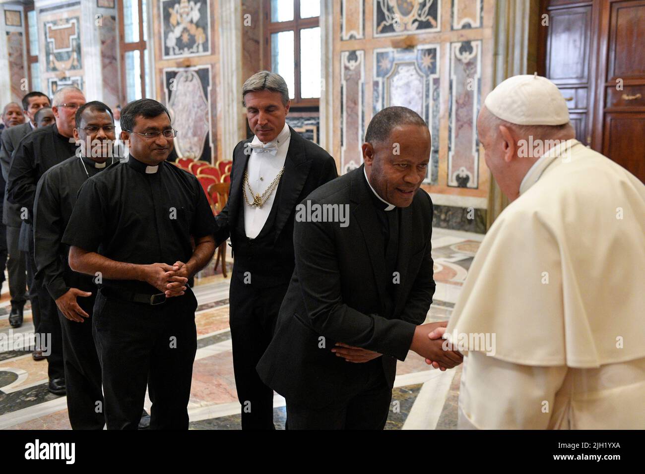 Vaticano. 14th luglio 2022. Italia, Roma, Vaticano, 2020/07/14. Papa Francesco riceve in udienza i partecipanti ai capitoli generali dell'Ordine Basiliano di San Josafat, l'Ordine della Madre di Dio e la Congregazione della Missione Vaticana Fotografia di Vatican Mediia/Catholic Press Foto LIMITATA ALL'USO EDITORIALE - NO MARKETING - NO CAMPAGNE PUBBLICITARIE. Credit: Independent Photo Agency/Alamy Live News Foto Stock