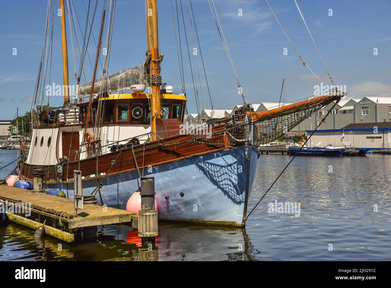 Den Helder, Paesi Bassi. Luglio 2022. Un vecchio peschereccio da traino nel porto di Den Helder. Foto di alta qualità Foto Stock