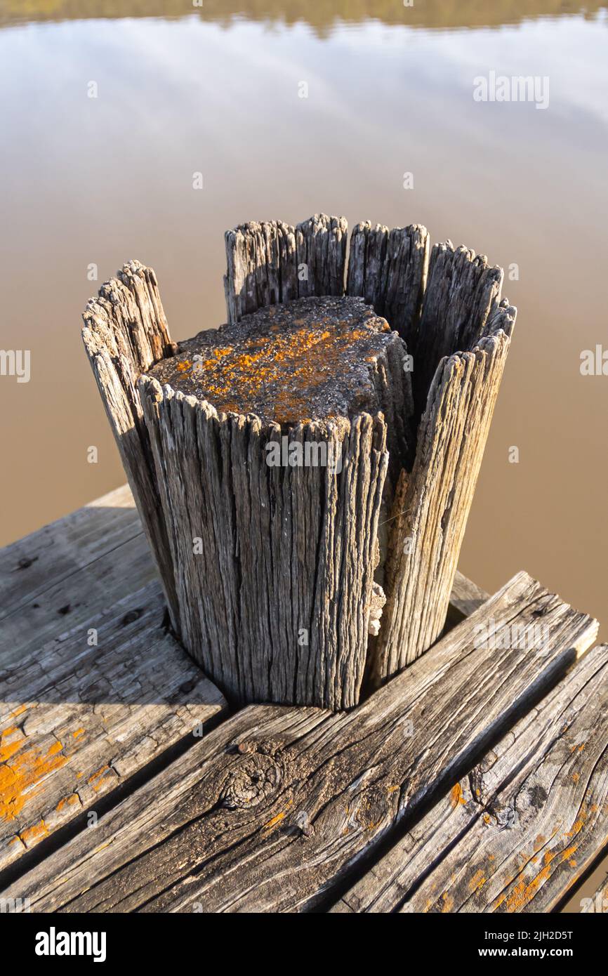 vecchio molo rustico di legno colorato Foto Stock