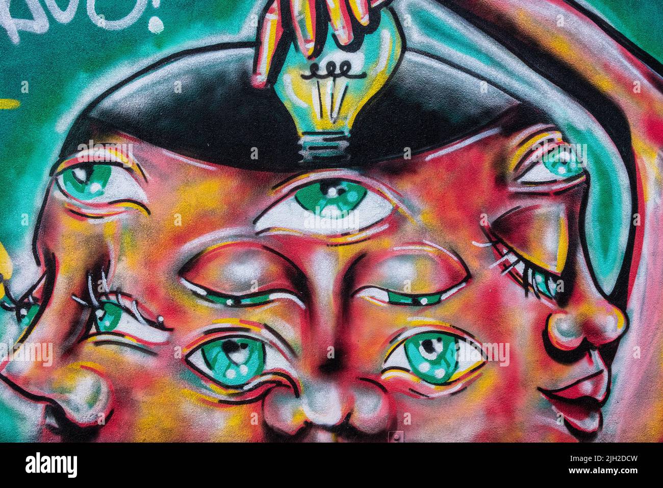 Fantastica arte di strada graffiti in un sottopasso, Cardiff, Galles, Regno Unito Foto Stock