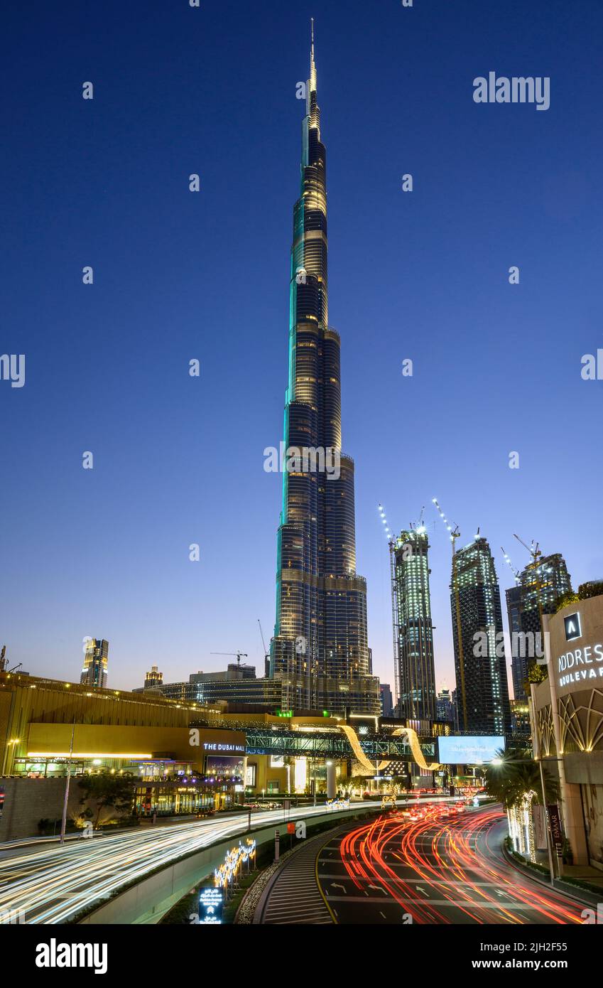 Bella vista di Burj Khalifa in serata, Dubai, Emirati Arabi Uniti Foto Stock