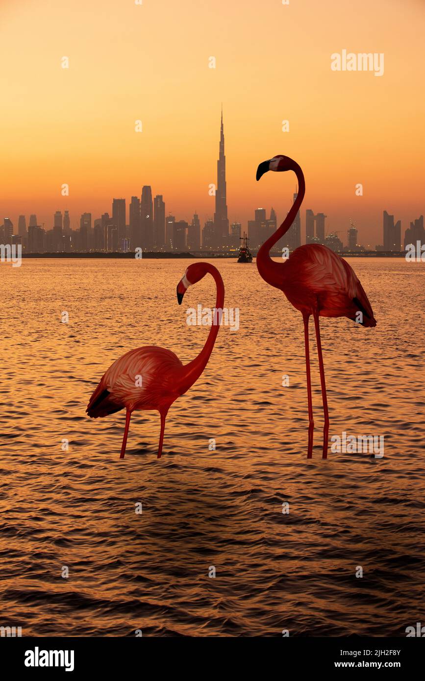 Vista sullo skyline di Dubai dal porto di Dubai Creek, Emirati Arabi Uniti Foto Stock