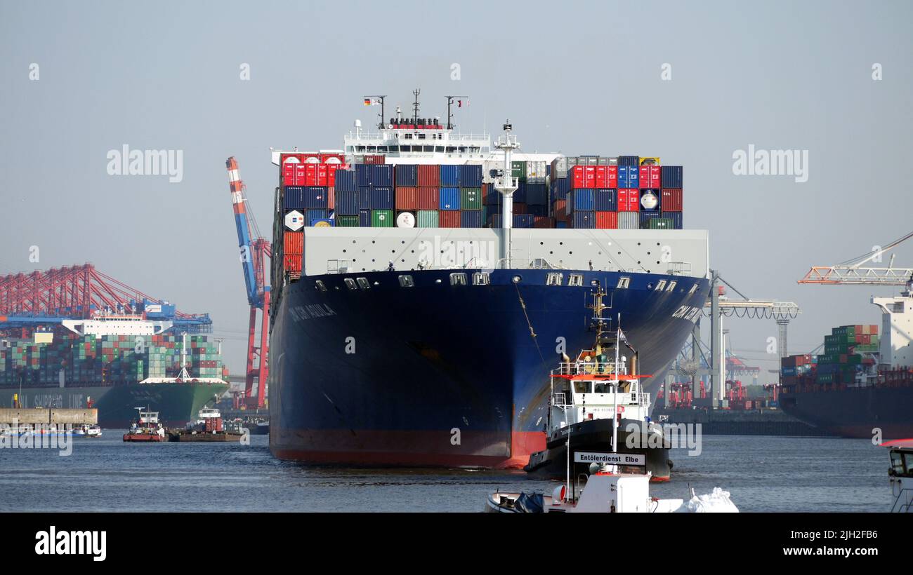 Containerfrachter von vorne CMA CGM Aquila Foto Stock