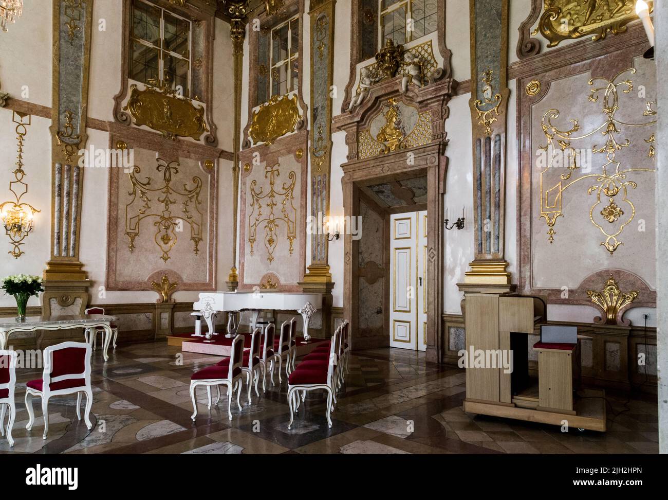 SALISBURGO, AUSTRIA - 17 MAGGIO 2019: Questo è un frammento della Sala del marmo all'interno del Palazzo Mirabell. Foto Stock