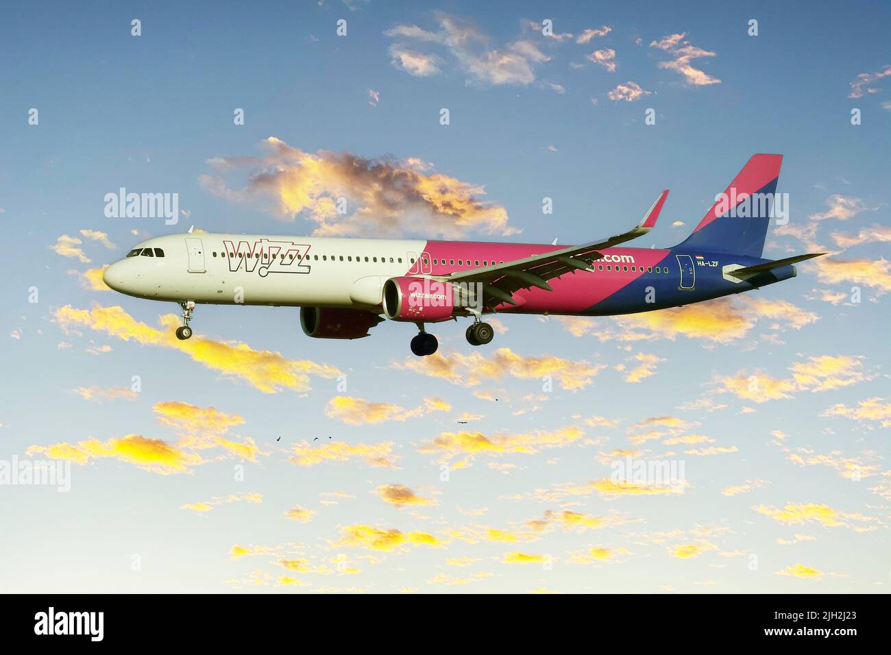 Aeroporto di Fiumicino, Italia. 14th luglio 2022. Airbus A320 WizzAir .Aircraft per l'aeroporto di Fiumicino. Fiumicino (Italia), 14th luglio 2022. Credit: massimo insabato/Alamy Live News Foto Stock