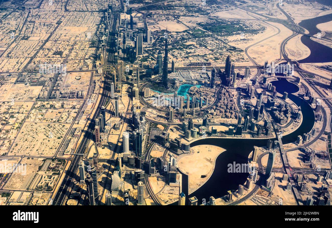 Vista della città di Dubai dall'aereo aereo, Emirati Arabi Uniti Foto Stock