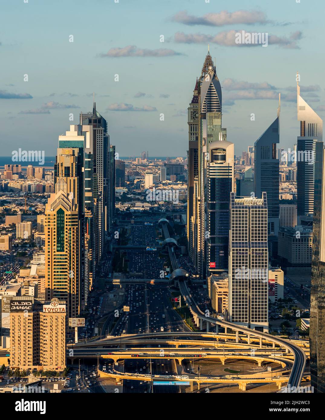 Bella vista Dubai Sheikh Zayed Road skyline, Emirati Arabi Uniti Foto Stock