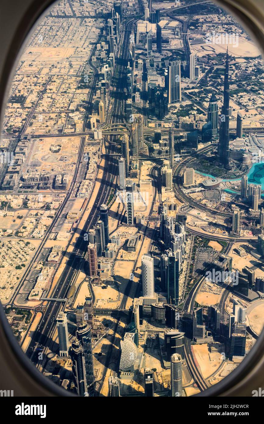 Vista della città di Dubai dall'aereo aereo, Emirati Arabi Uniti Foto Stock