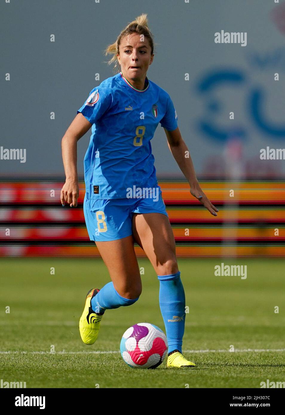 Martina Rosqui in azione in Italia durante la partita UEFA Women's Euro 2022 Group D all'Academy Stadium di Manchester. Data foto: Giovedì 14 luglio 2022. Foto Stock