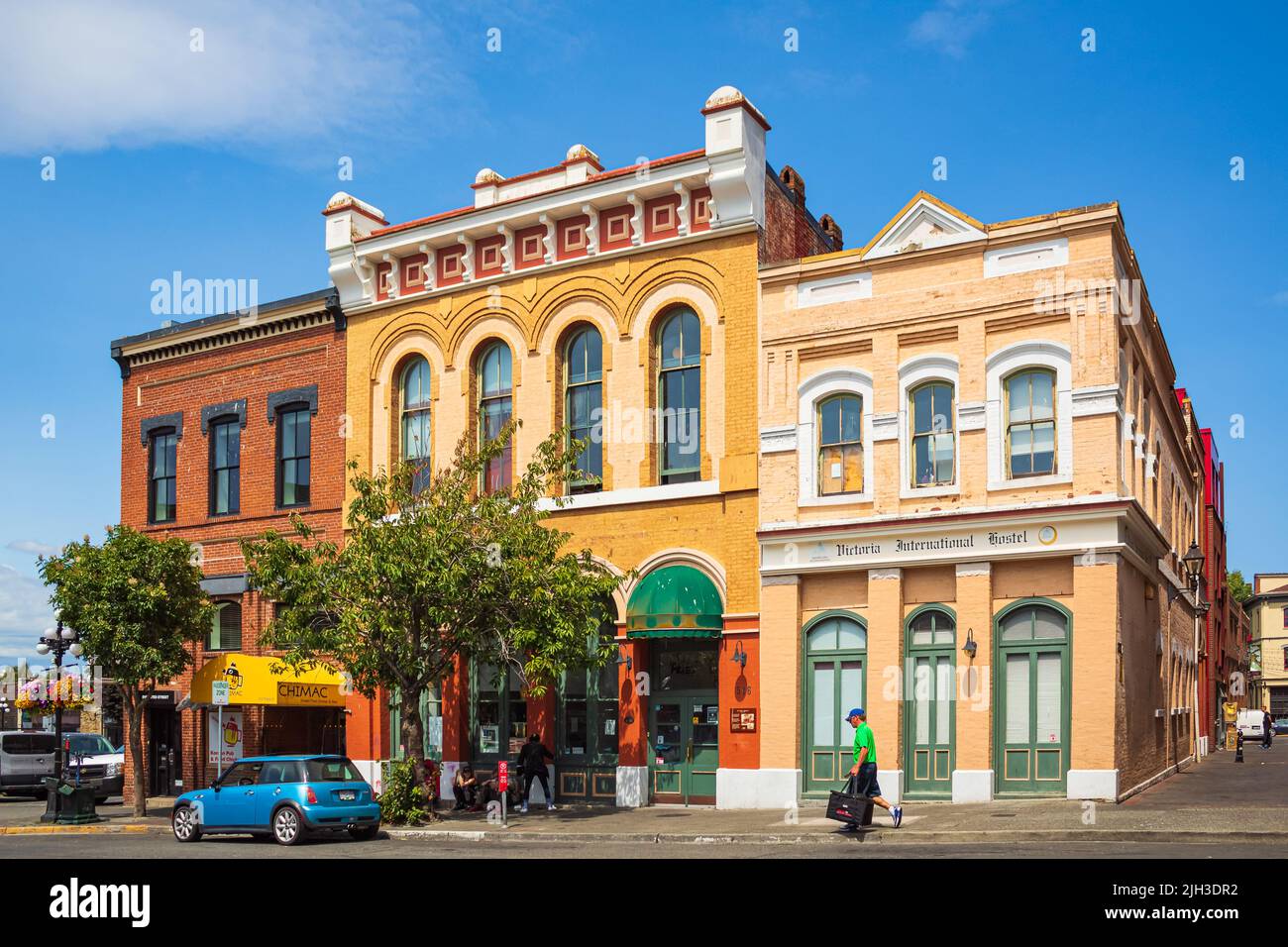 Colorate strade in stile vittoriano della città vecchia di Victoria, Vancouver Island, British Columbia, Canada-Luglio 23,2022. Foto di viaggio, messa a fuoco selettiva, Foto Stock