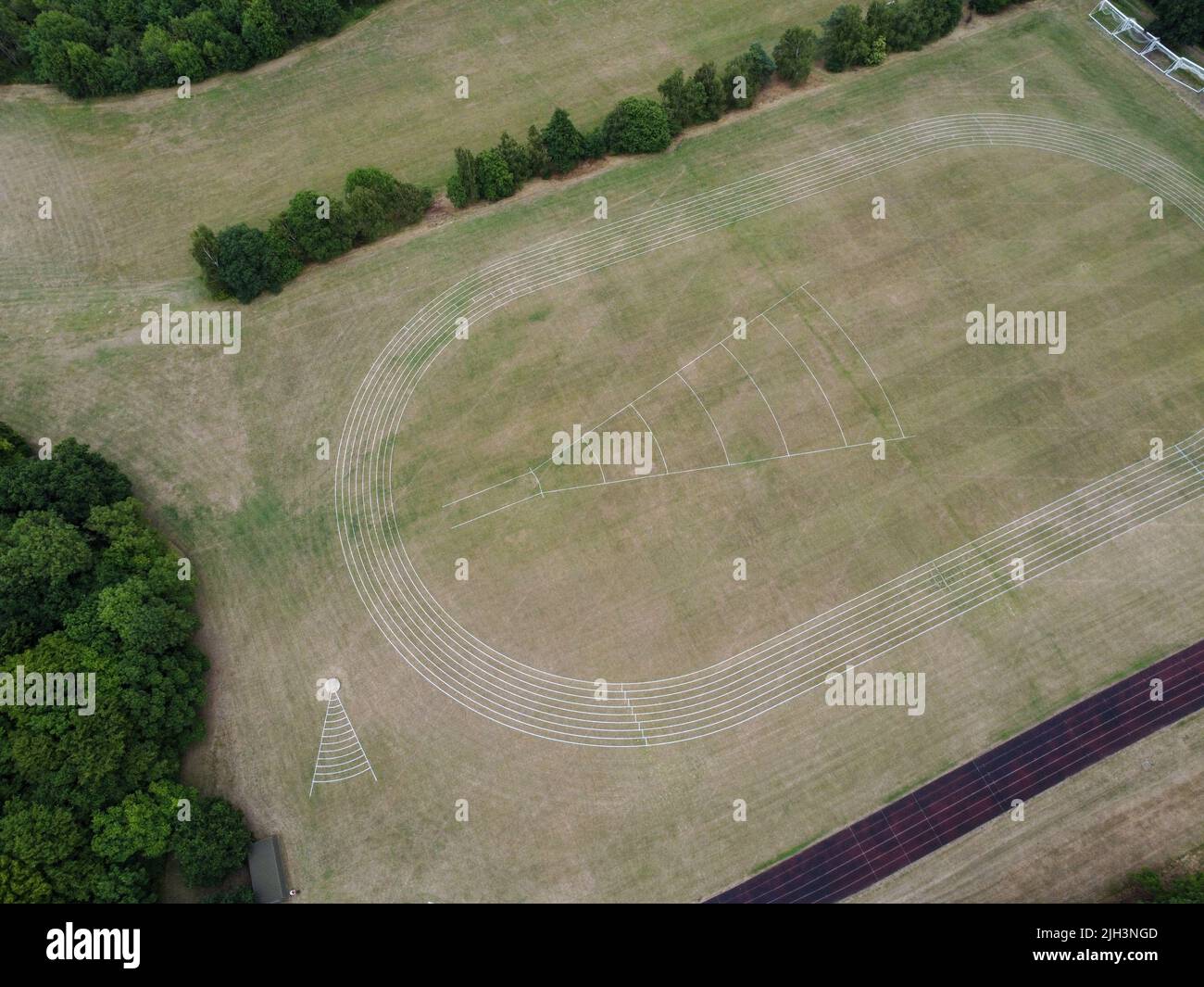 Scatto aereo di un campo sportivo scolastico a Hertford Foto Stock