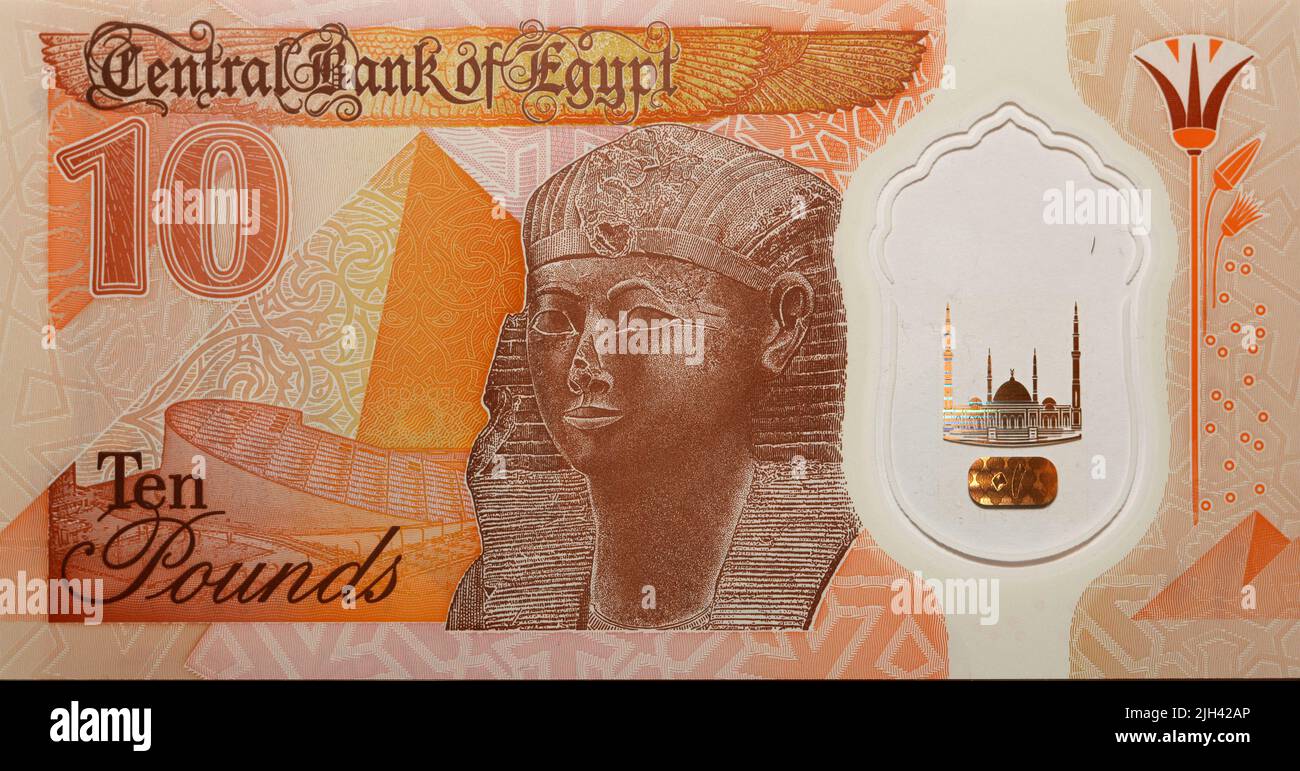 Grande frammento del lato opposto del nuovo primo egiziano 10 LE EGP dieci libbre banconote in polimero di plastica presenta una statua della regina egiziana antica Foto Stock