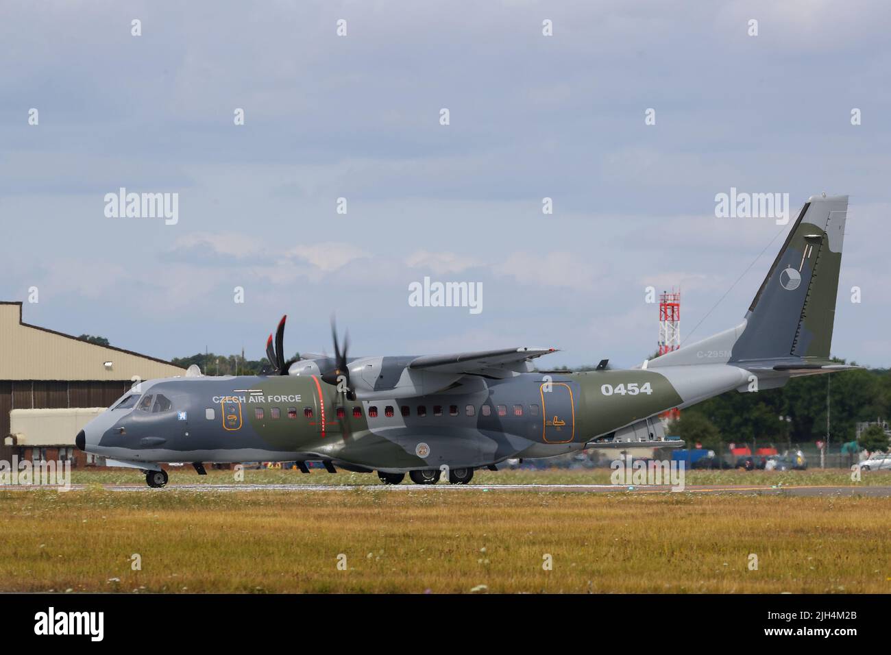 Fairford, UK, 14th luglio 2022, arriva Una EADS Casa C-295 ceca per il RIAT Royal International Air Tattoo, che si terrà da venerdì 15th a domenica 17th luglio. Foto Stock