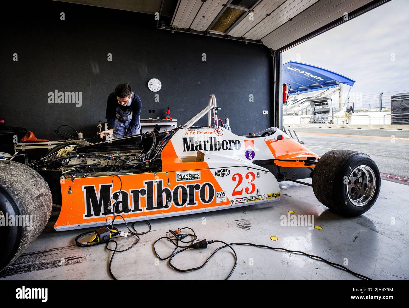 Zandvoort, Paesi Bassi. 15th luglio 2022. 2022-07-15 10:33:28 ZANDVOORT - automobili di corsa classiche durante il Gran Premio storico Zandvoort. Durante le gare si possono vedere molte auto classiche e abbigliamento del passato. ANP REMKO DE WAAL netherlands out - belgium out Credit: ANP/Alamy Live News Foto Stock