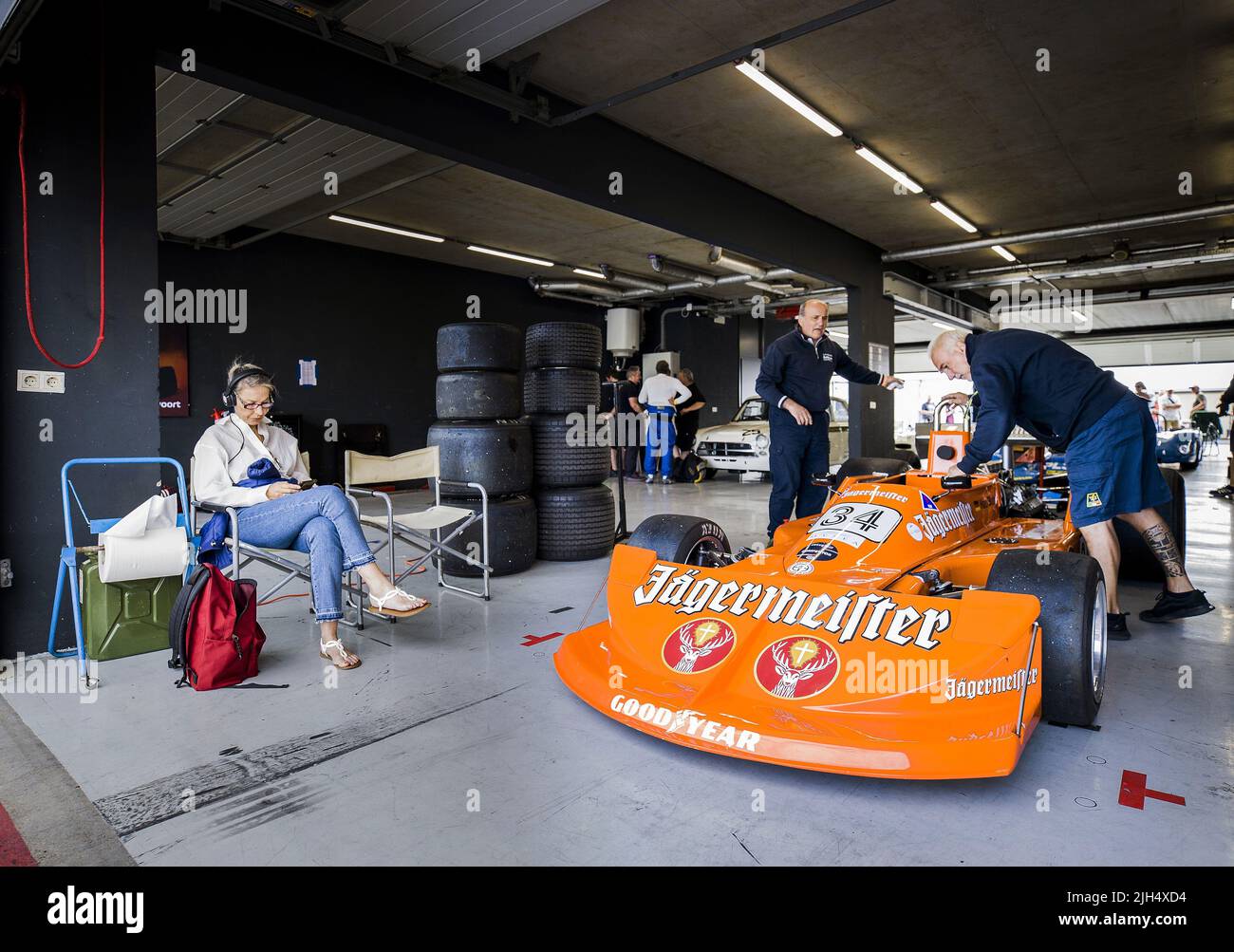 Zandvoort, Paesi Bassi. 15th luglio 2022. 2022-07-15 10:05:03 ZANDVOORT - automobili di corsa classiche durante il Gran Premio storico Zandvoort. Durante le gare si possono vedere molte auto classiche e abbigliamento del passato. ANP REMKO DE WAAL netherlands out - belgium out Credit: ANP/Alamy Live News Foto Stock