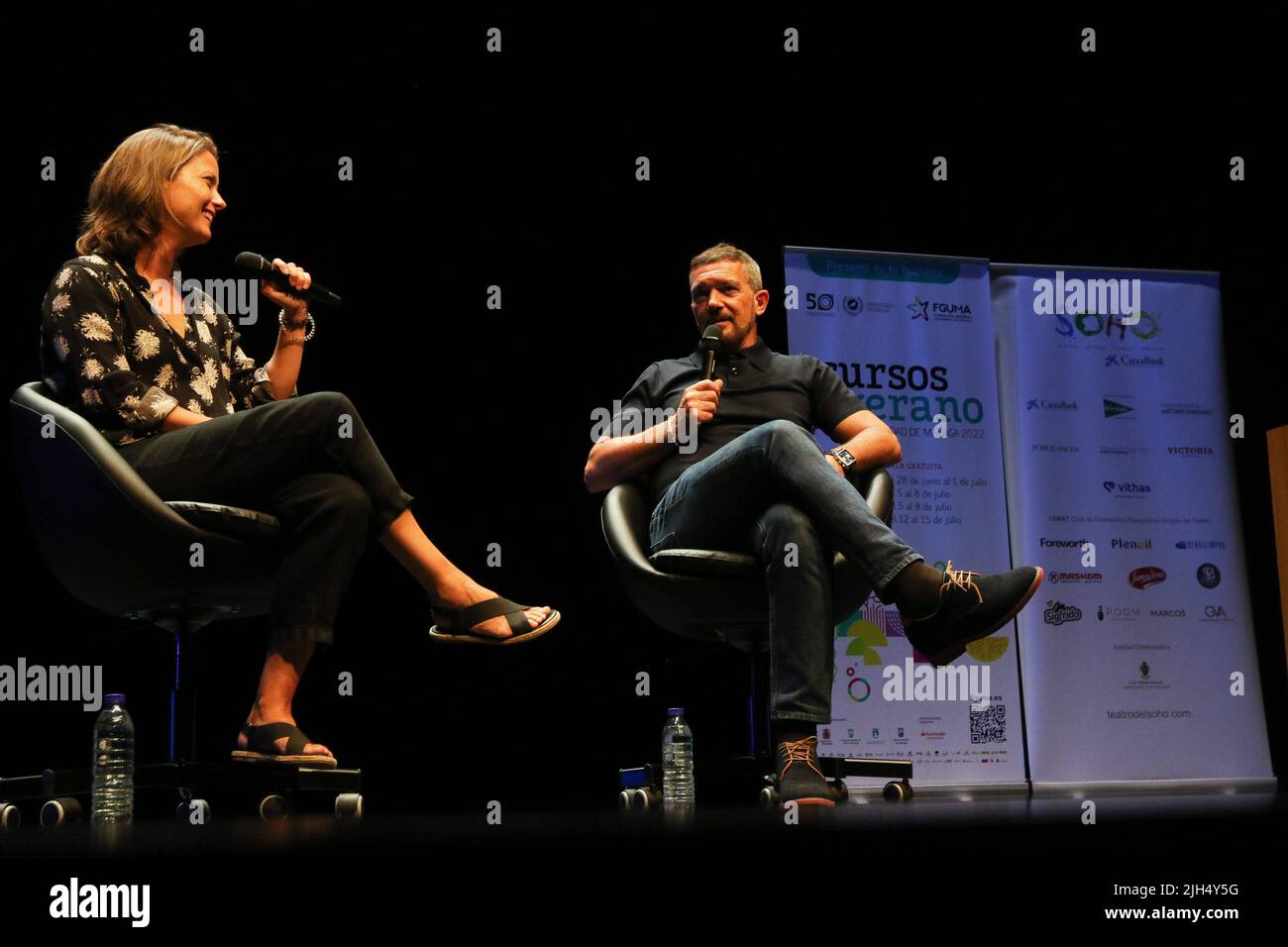 Malaga, Spagna. 14th luglio 2022. 14 luglio 2022 (Malaga) il Teatro Soho è stato convertito per un paio d'ore in un'aula all'Università di Malaga, dove l'attore, antonio Banderas, direttore e produttore, ha tenuto una master-conferenza sulle arti dello spettacolo nell'ambito dei corsi estivi dell'UMA con Maria Casado. Lorenzo Carnero/Cordon Press Credit: CORDON PRESS/Alamy Live News Foto Stock