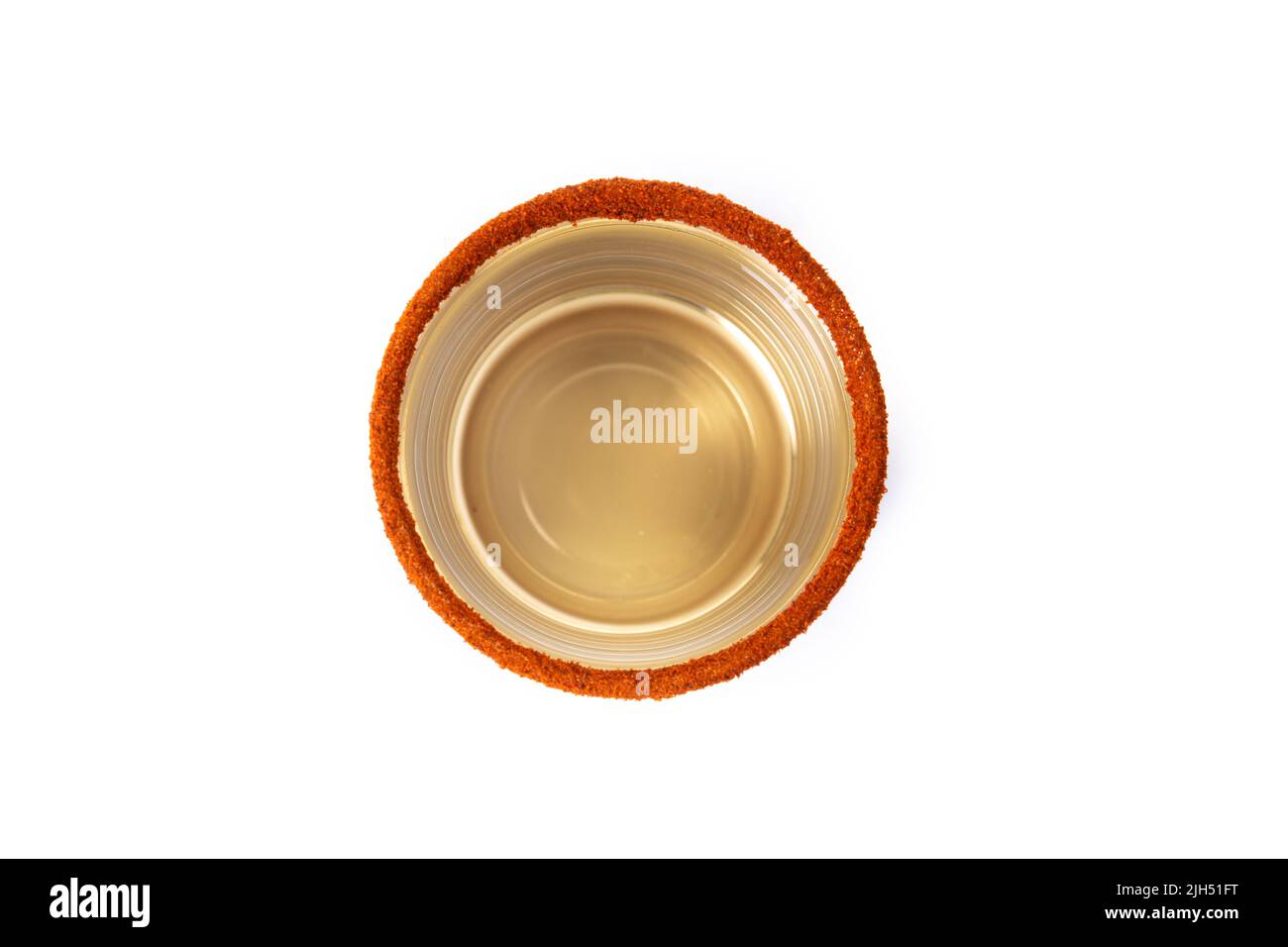 Mezcal bevanda messicana con sale di verme isolato su sfondo bianco Foto Stock