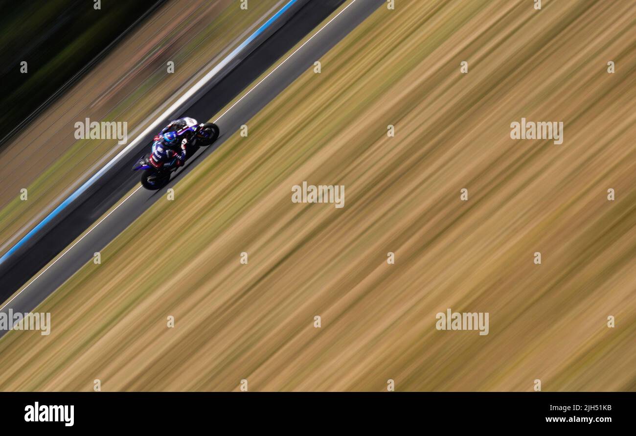 Christophe Ponsson di Gil Motor Sport-Yamaha durante il giorno uno del MOTUL FIM Superbike World Championship 2022 a Donington Park, Leicestershire. Data foto: Venerdì 15 luglio 2022. Foto Stock