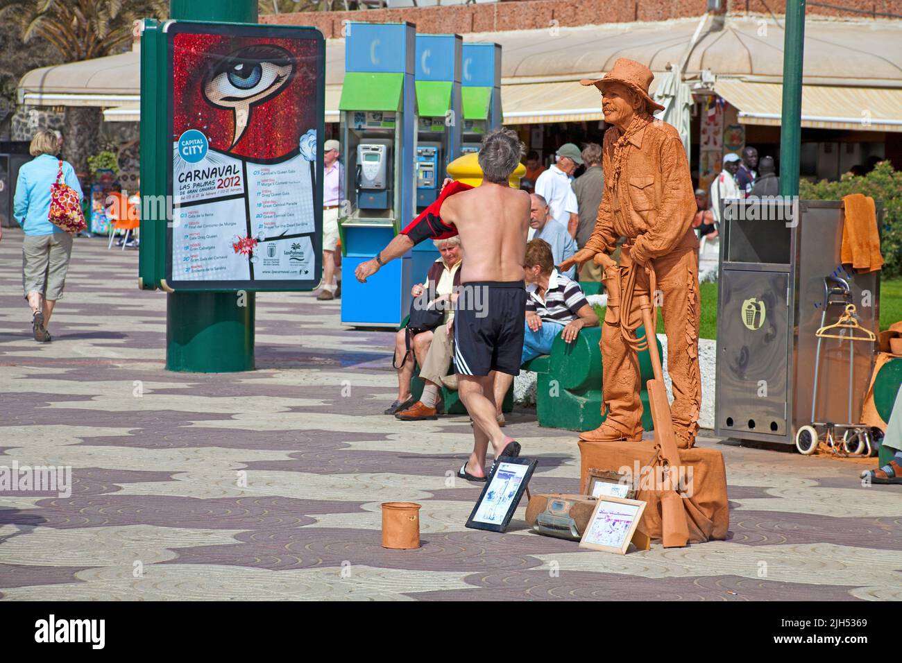 Statua umana, artista di strada sul lungomare di Playa del Ingles, Grand Canary, Isole Canarie, Spagna, Europa Foto Stock