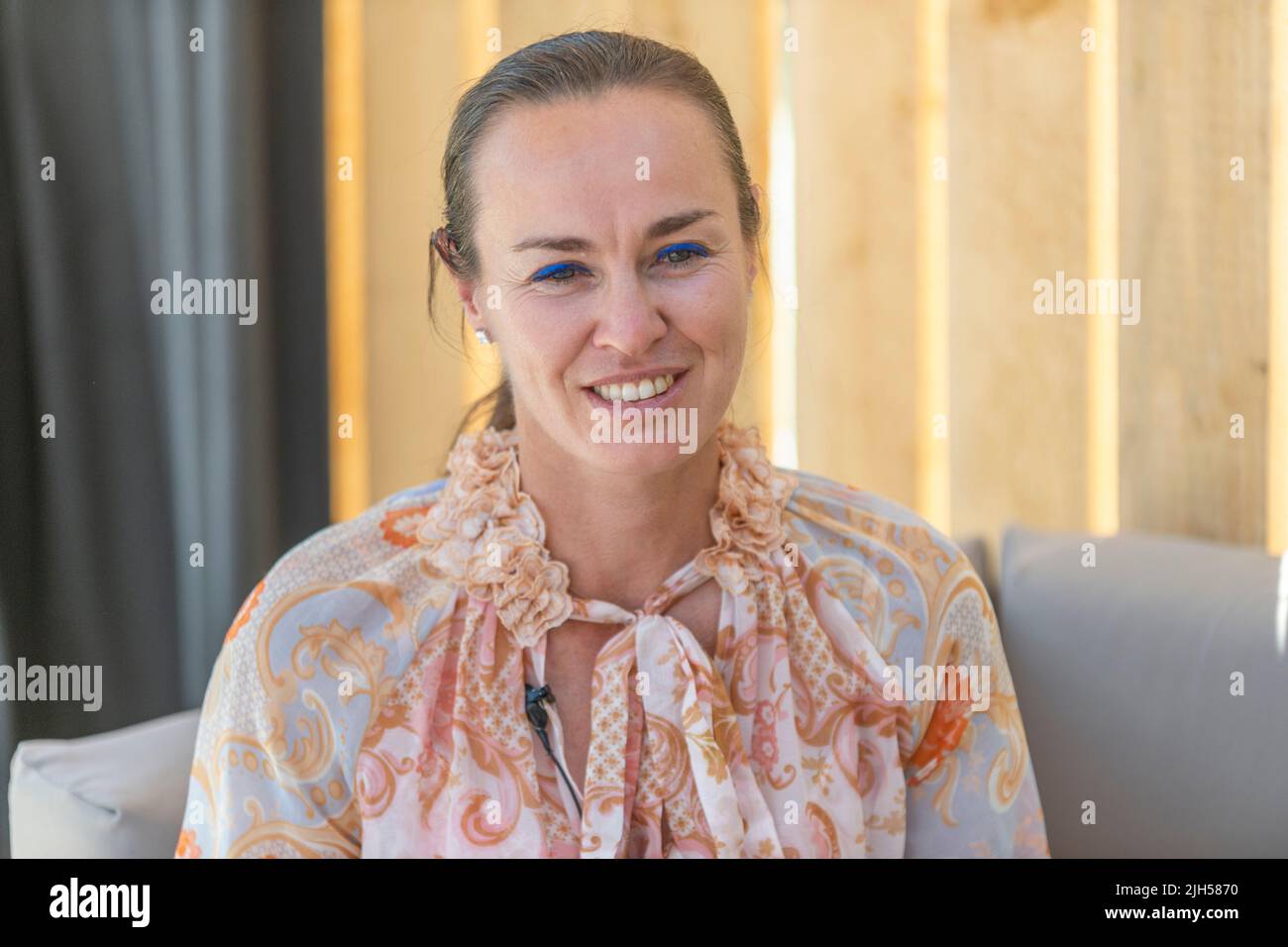 Losanna Svizzera, 07/14/2022: Intervista a Martina Hingis, il famoso tennista svizzero è in rappresentanza del marchio Yonex (è una società giapponese con sede a Tokyo, specializzata in articoli sportivi, in particolare badminton, tennis e golf) durante il torneo di tennis WTA 250 di Losanna 2022. (Foto di Eric Dubost / Pacific Press/Sipa USA) Foto Stock