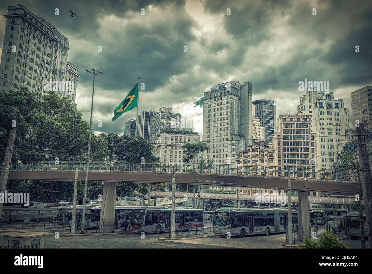 Sao Paolo, Brasile, centro città, acquisti finanziari, principale stazione degli autobus Foto Stock