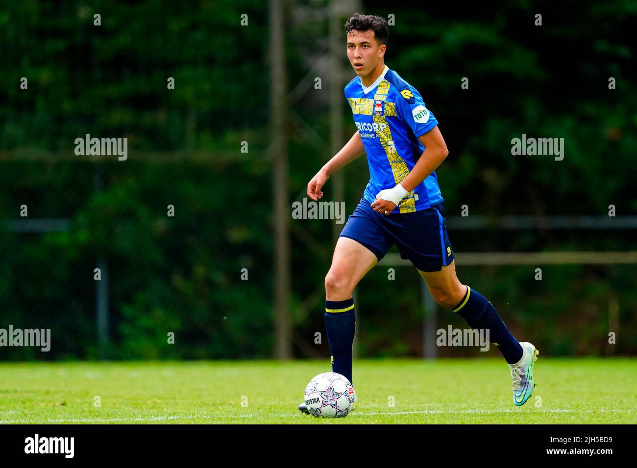 OISTERWIJK, PAESI BASSI - LUGLIO 15: Amino Lachkar di Willem II durante la partita di prima stagione amichevole tra Willem II e De Graafschap allo Sportpark de Gemullehoeken il 15 Luglio 2022 a Oisterwijk, Paesi Bassi (Foto di Rene Nijhuis/Orange Pictures) credito: Orange Pics BV/Alamy Live News Foto Stock