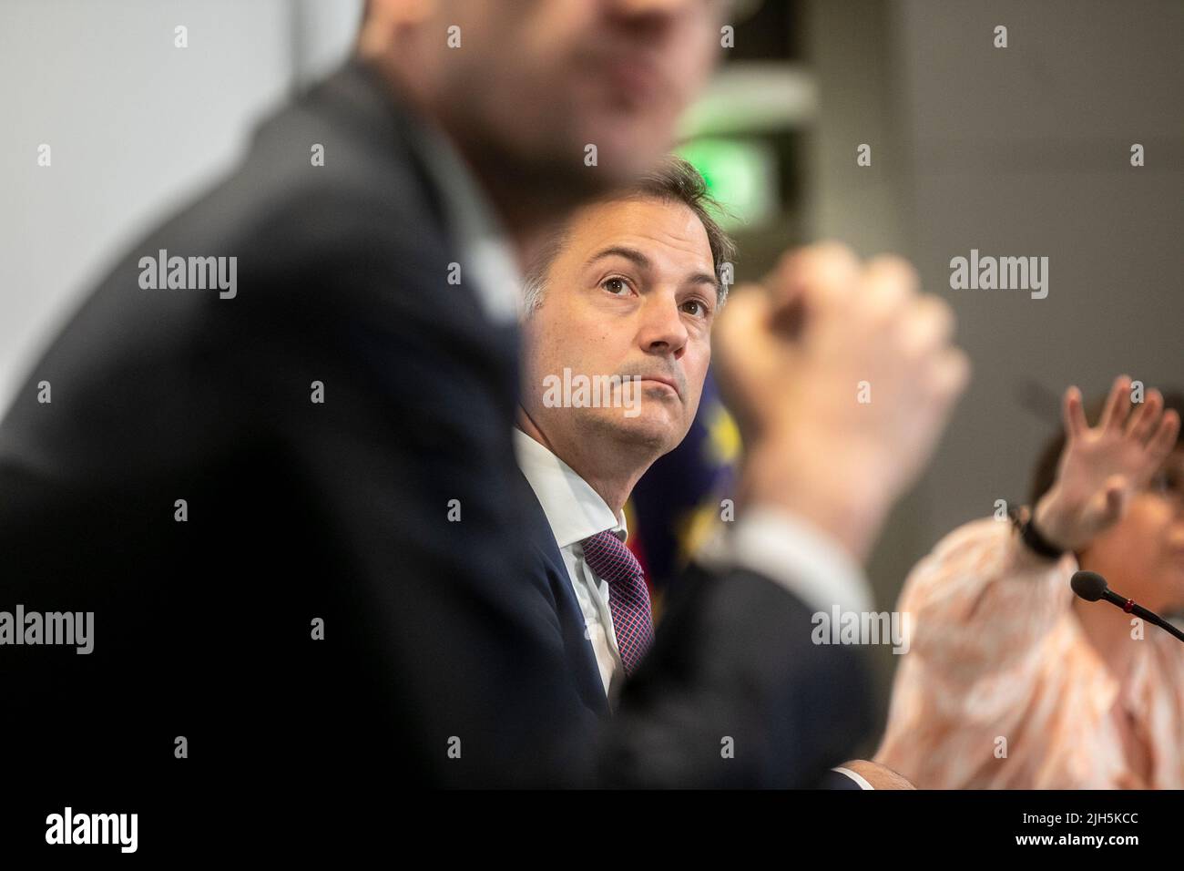 Bruxelles, Belgio. 15th luglio 2022. Il primo ministro Alexander De Croo ha illustrato la foto durante una conferenza stampa a seguito della riunione del consiglio dei ministri, tenutasi a Bruxelles venerdì 15 luglio 2022. BELGA PHOTO HATIM KAGHAT Credit: Belga News Agency/Alamy Live News Foto Stock