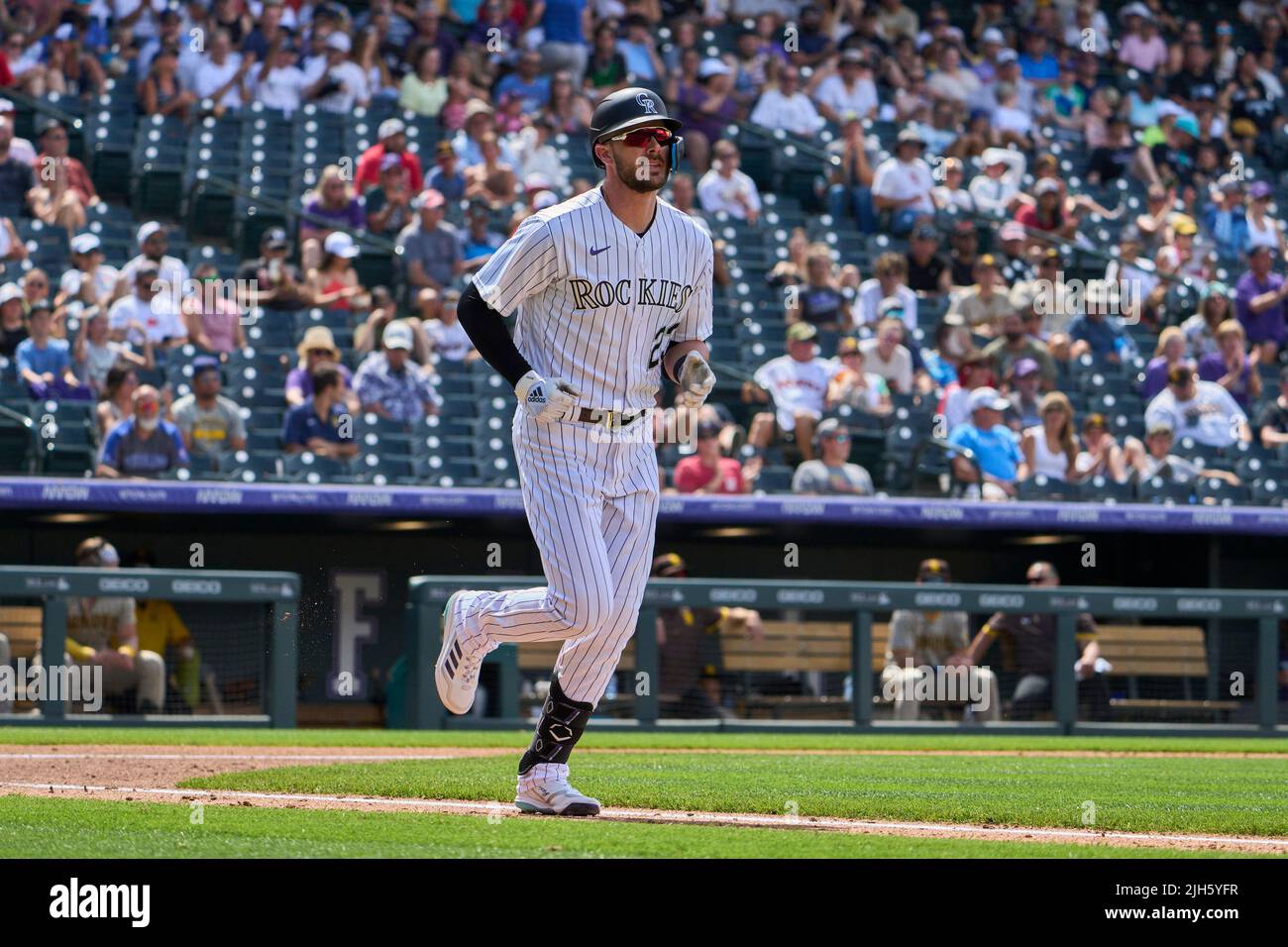 Denver CO, Stati Uniti. 14th luglio 2022. Colorado designato Hitter Kris Bryant (23) fa una passeggiata durante il gioco con San Diego Padres e Colorado Rockies tenuto al Coors Field a Denver Co. David Seelig/Cal Sport Medi. Credit: csm/Alamy Live News Foto Stock