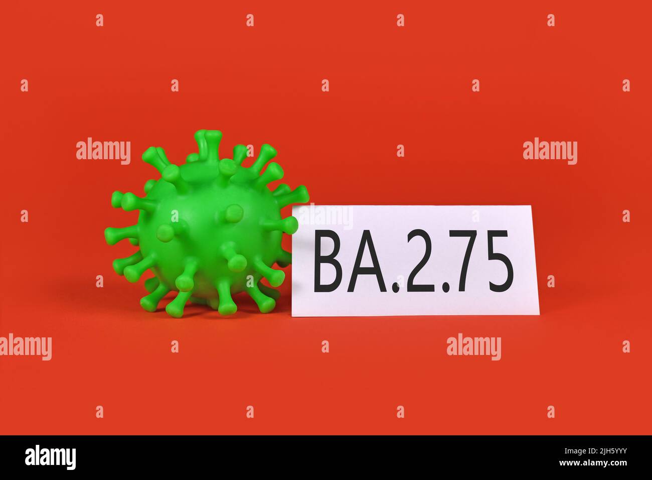 Nuova variante Omicron BA.2,75 'Centaurus' concetto di mutazione del virus con modello e testo del virus Foto Stock