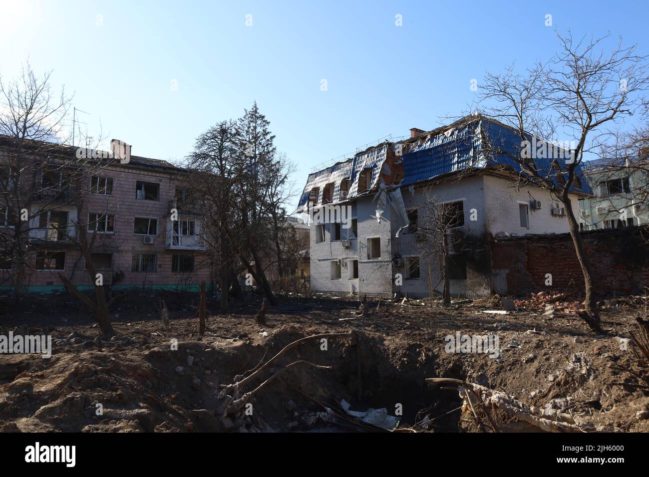 Conseguenze di bombardamento da parte della Russia della città di Chernihiv, Ucraina Foto Stock