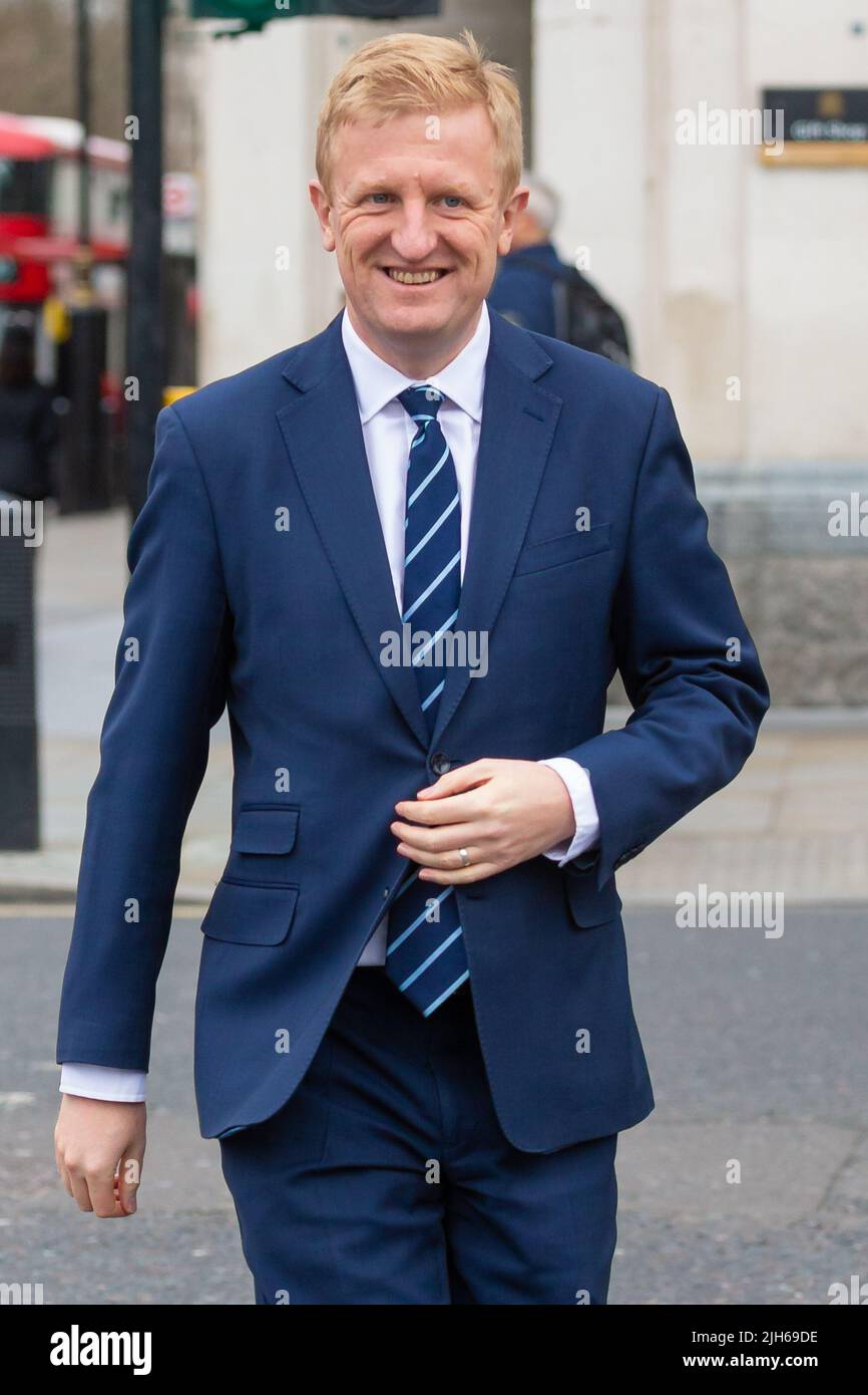 Oliver Dowden CBE cammina verso il parlamento, Westminter, londra, regno unito. Nominato Ministro senza portafoglio, deputato conservatore per Hertsbere Foto Stock