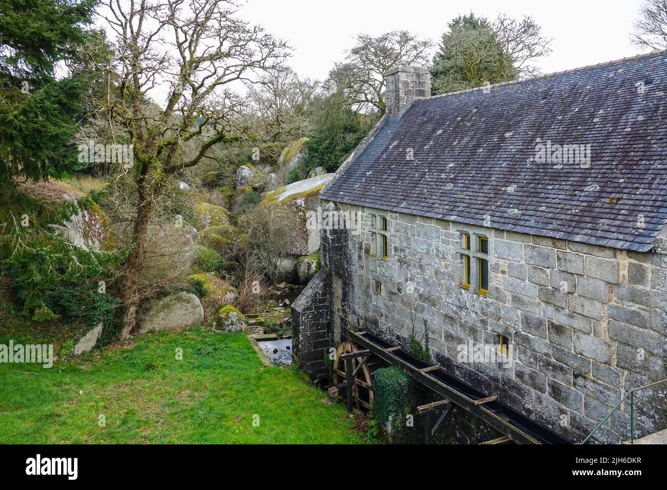 Moulin du Chaos Chaos mulino all'ingresso della foresta di Huelgoat, Parc Naturel d'Armorique, Departement Finistere Penn ar Bed, Regione Bretagne Foto Stock