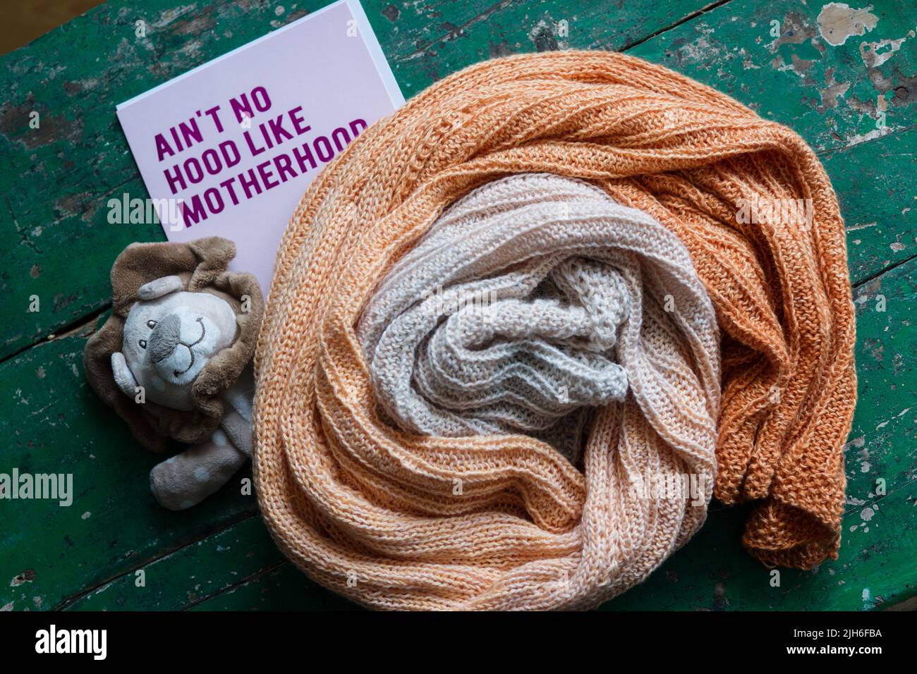 Lavoro a mano, coperta di lana lavorata a maglia per un bambino Foto Stock