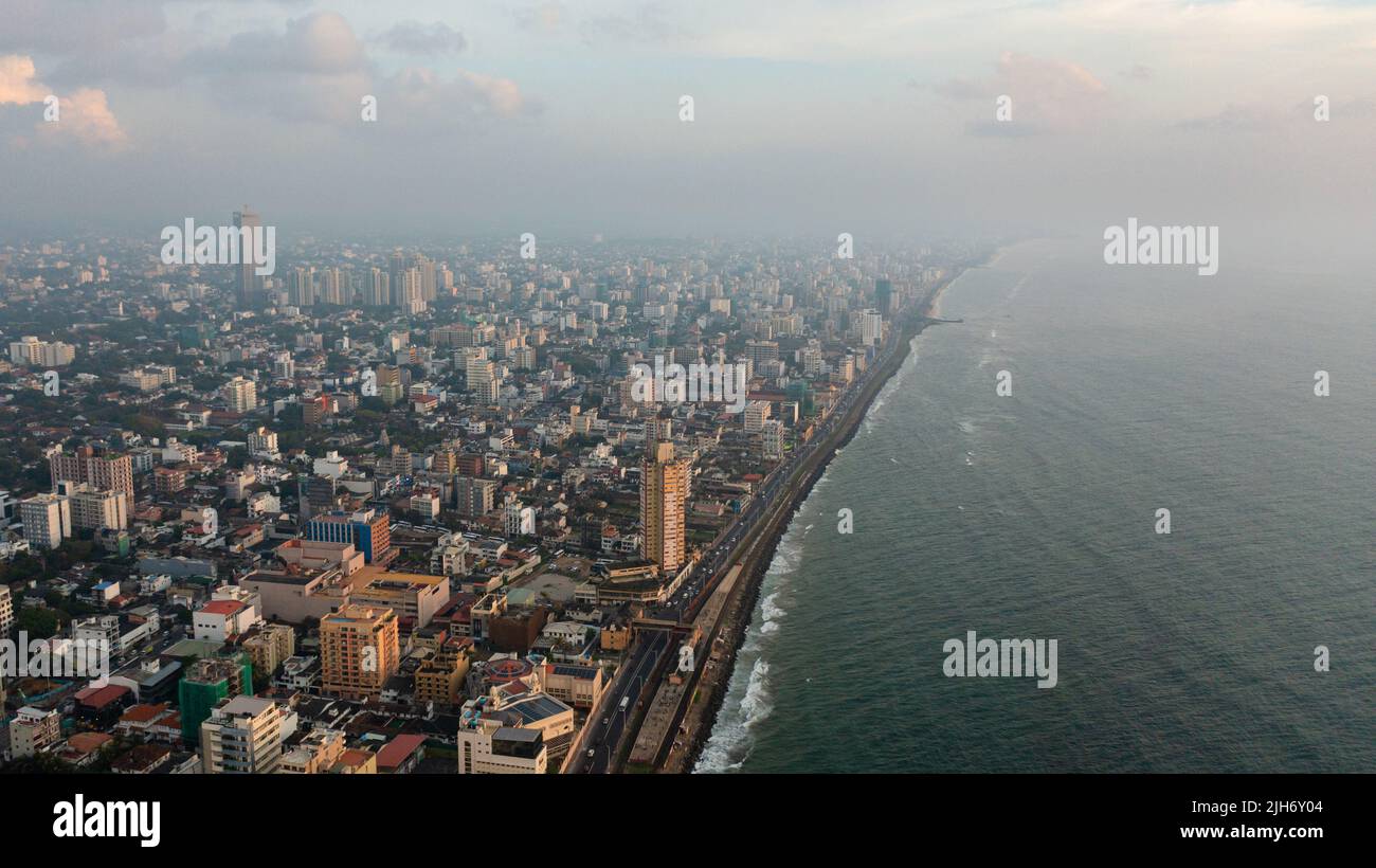 Colombo città con edifici e strade al tramonto. Sri Lanka. Foto Stock