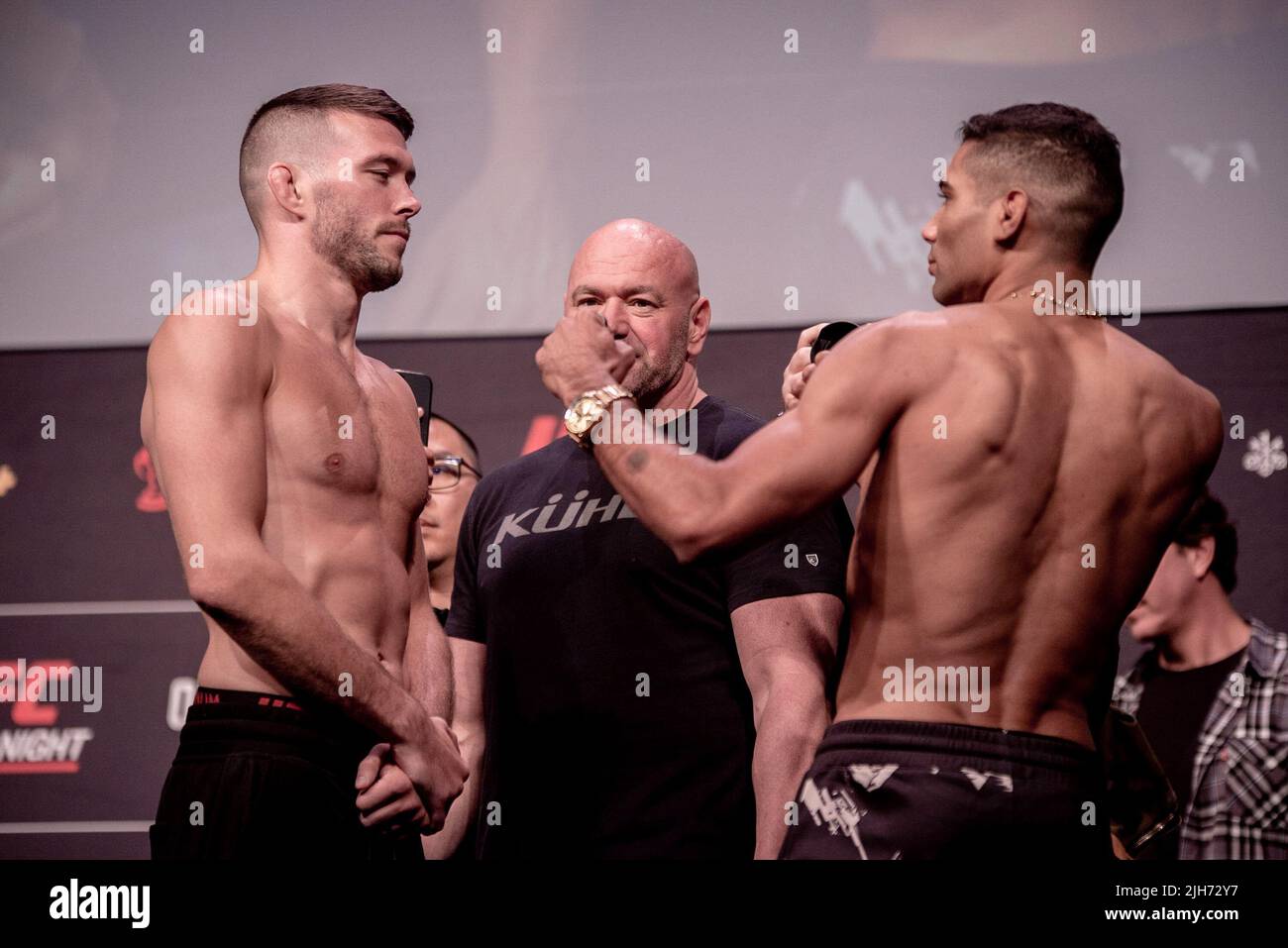 New York, Stati Uniti. 15th luglio 2022. LONG ISLAND, NEW YORK, NY - 15 LUGLIO: Bill Algeo e Herbert Burns affrontano davanti al loro bout alla notte di lotta UFC: Ortega vs Rodriguez il 16 luglio 2022 a Long Island, New York, NY, Stati Uniti. (Foto di Matt Davies/PxImages) Credit: PX Images/Alamy Live News Foto Stock