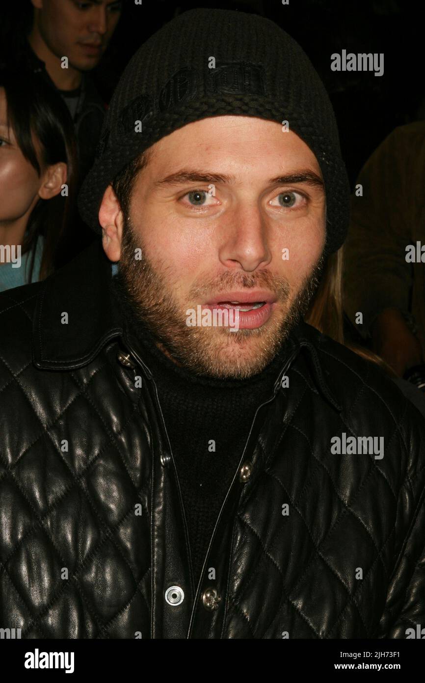 Rick Salomon partecipa alla mostra Zac Posen della Fall Collection alla tenda al Bryant Park di New York il 12 febbraio 2004. Photo Credit: Henry McGee/MediaPunch Foto Stock