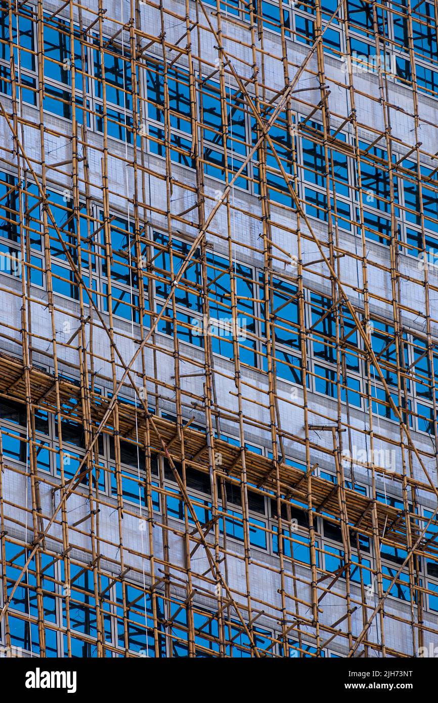 Ponteggi di bambù su un alto edificio commerciale, WAN Chai, Hong Kong Island, 2007 Foto Stock